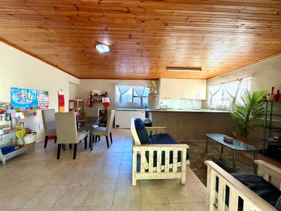 6 Bedroom Property for Sale in Heiderand Western Cape